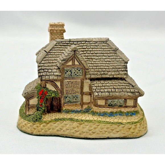 VINTAGE David Winter Cottages- The Bull & Bush- December British Traditions 1989 - Picture 1 of 9